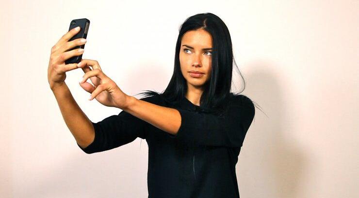 Πώς θα έχει η selfie σας τα περισσότερα likes;