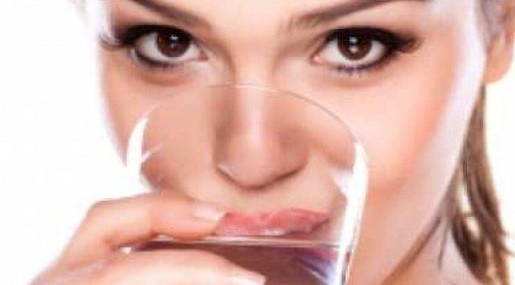 Πώς μπορείτε να υπολογίσετε πόσο νερό χρειάζεται ο οργανισμός σας