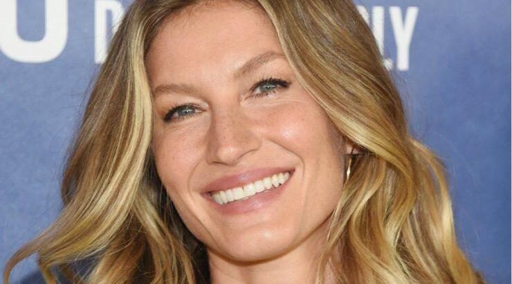 Έξι εύκολοι και φυσικοί τρόποι να κάνεις τα μαλλιά σου μπούκλες