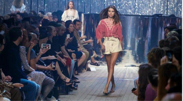 Το λευκό shorts που δεν πρέπει να απουσιάζει από την καλοκαιρινή σας γκαρνταρόμπα