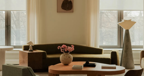 4 τρόποι να εξασφαλίσετε ιδιωτικότητα (και φως) όταν το παράθυρό σας βλέπει τον δρόμο