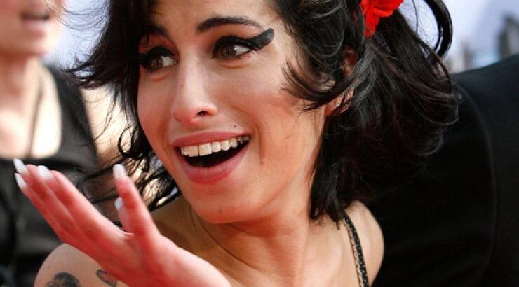 Έκλεψαν το νυφικό φόρεμα της Amy Winehouse!