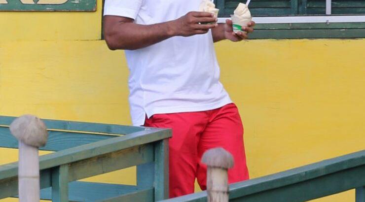 O Will Smith cool και άνετος στην Χαβάη