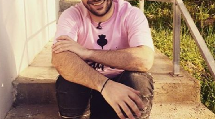 Θα μείνετε με το στόμα ανοιχτό! Δείτε τον σωσία του Χάρη Παπαθεοχάρους!