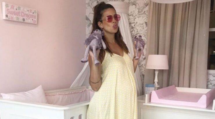 Ελένη Χατζίδου: Μας δείχνει τον σύζυγο της αγκαλιά με την νεογέννητη κορούλα τους