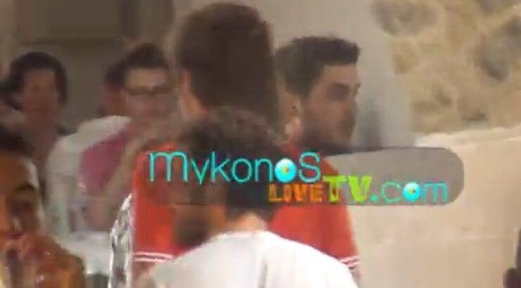 Χωρίς την Ζέτα αλλά με πασίγνωστο Έλληνα ηθοποιό στην Πάρο ο Χατζηγιάννης!