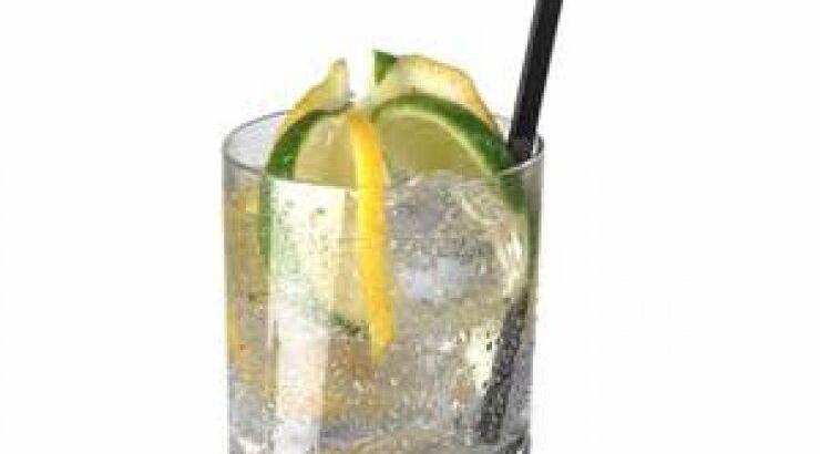 Μητέρα άφησε την 12χρονη κόρη της έξω από μπαρ και τα έπινε