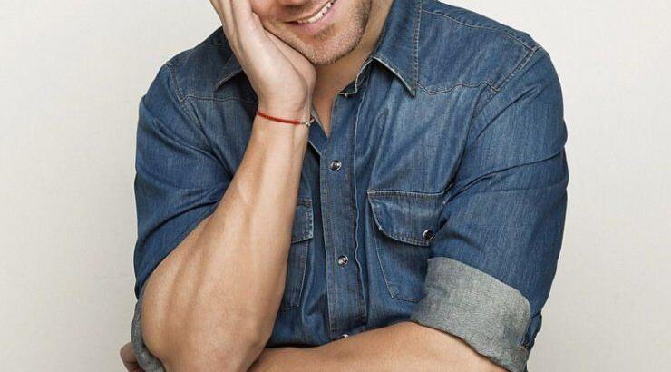 Χρήστος Χολίδης: Αυτή είναι η πασίγνωστη Ελληνίδα καλλονή σύντροφός του!