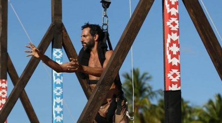 Τρελό γέλιο: Όταν ο Χρανιώτης κυκλοφορούσε ημίγυμνος αφού έχασε το μαγιό του στη θάλασσα