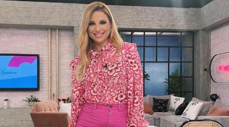 Η Χριστιάνα Αριστοτέλους ποζάρει από το μπάνιο του σπιτιού της χωρίς μακιγιάζ! 