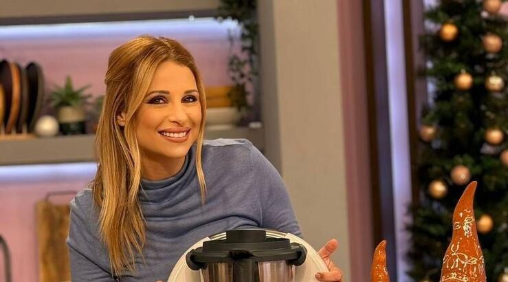 Χριστιάνα Αριστοτέλους: “Έσκασε” στο γραφείο με γλυκά που έφτιαξε η ίδια για τους συνεργάτες της [βίντεο]