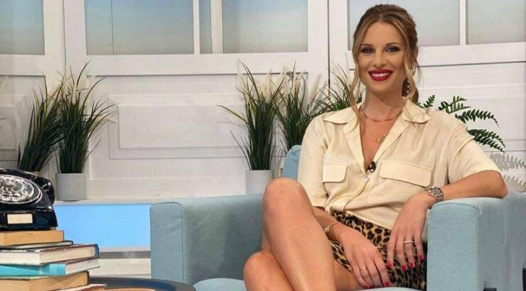 Η Χριστιάνα Αριστοτέλους κυκλοφορεί με τις… τρέσες της στο χέρι! [βίντεο]