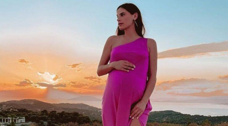 Χριστίνα Μπόμπα: Μετρά αντίστροφα για τον ερχομό των διδύμων της και φωτογραφίζεται με μπικίνι [εικόνα]