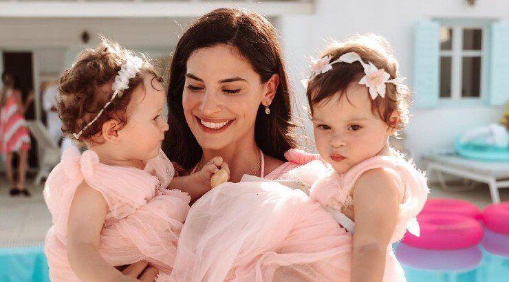 Χριστίνα Μπόμπα: Το αξιολάτρευτο βίντεο με την κόρη της Αριάνα να έχει αποκοιμηθεί στην κούνια [βίντεο]