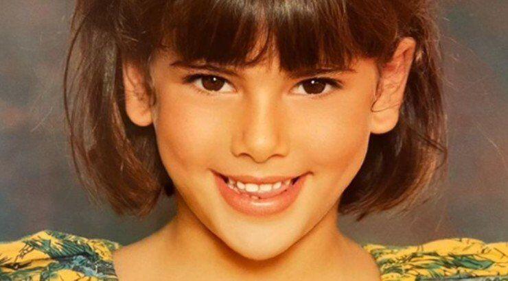 Το γλυκό κοριτσάκι στη φωτογραφία είναι σήμερα πανέμορφη Κύπρια παρουσιάστρια! 