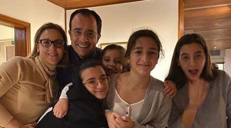 Νίκος Χριστοδουλίδης: Γιόρτασε τα 48α γενέθλιά του με τις πέντε γυναίκες της ζωής του! [εικόνες]