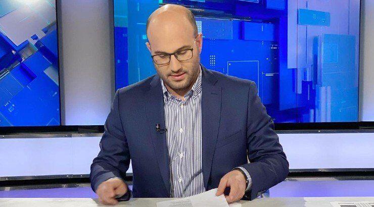 Χρήστος Μιχάλαρος: Παρ’ ολίγον ατύχημα στην εκπομπή του – Έσπασε μία λάμπα στο στούντιο! [βίντεο]