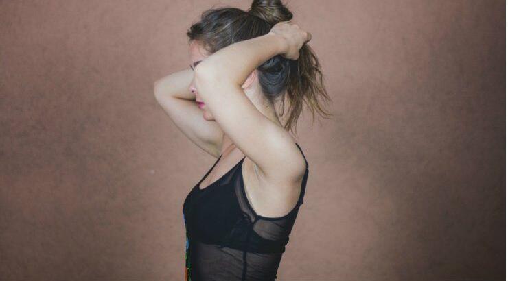 Έξι εντυπωσιακά χτενίσματα για να κάνεις μόνη σου στο σπίτι