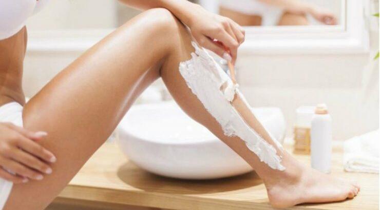 Τα τρία βασικά βήματα για το τέλειο ξύρισμα στα πόδια σου