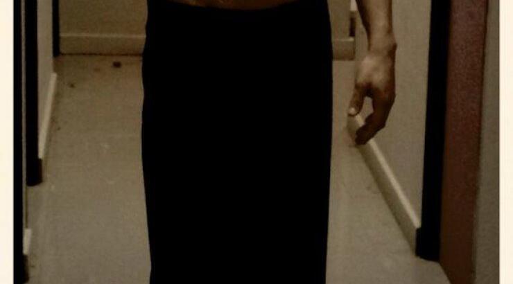 YFSF: Ένας ημίγυμνος άντρας κυκλοφορεί στα παρασκήνια λίγο πριν την πρεμιέρα