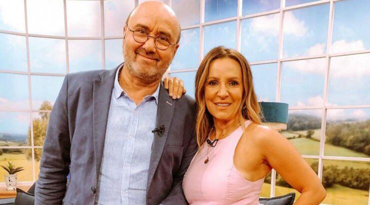 Η Γιώτα Δαμιανού γλίστρησε και έπεσε ενώ βρισκόταν on air! [βίντεο]