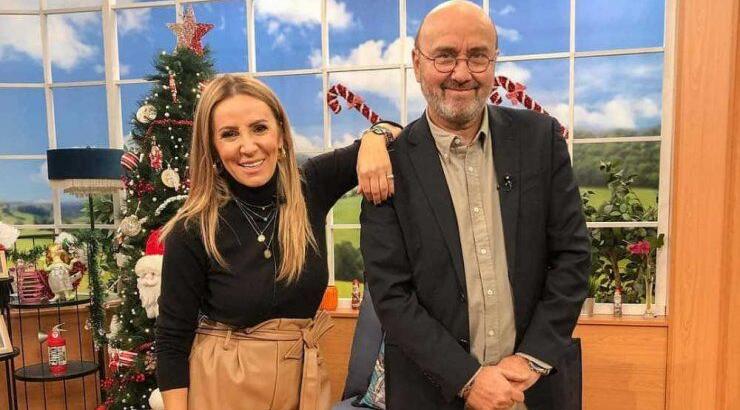 Η Δαμιανού κυνηγούσε τον Δημητρόπουλο στο στούντιο και έπεσε από τον καναπέ! [βίντεο]