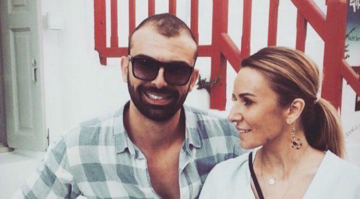 Γιώτα Δαμιανού: Εμφανίστηκε ο σύζυγός της με ανθοδέσμη στο πλατό και ο λόγος που συγκινήθηκε!