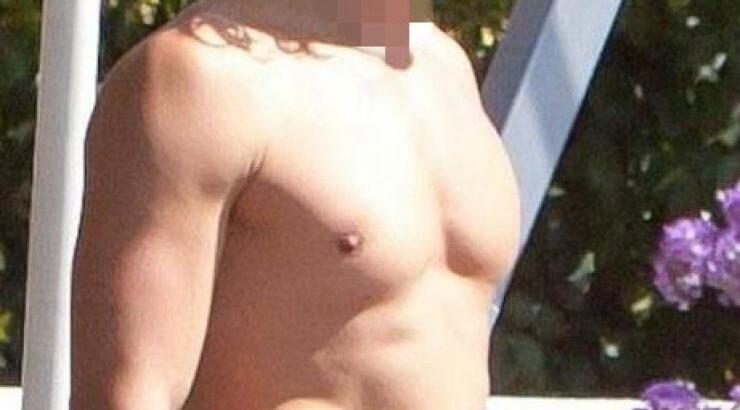 Πασίγνωστος ηθοποιός κόντεψε να μείνει παράλυτος! Δειτε το σημάδι του στην πλάτη