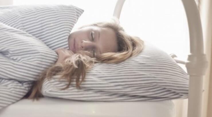Ο βραδινός ύπνος κάνει τις γυναίκες πιο… έξυπνες!