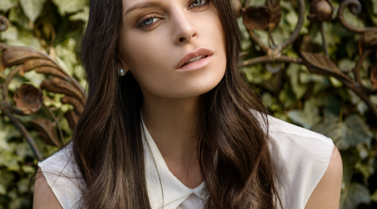 Υβόννη Μπόσνιακ: Πρώτη βόλτα με την κορούλα της [εικόνες]