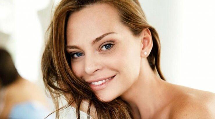 Η Υβόννη Μπόσνιακ ποζάρει με μαγιό και μας δείχνει την πίσω όψη της χωρίς ρετούς! [εικόνες]