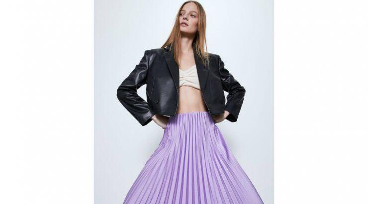 Αυτή η chic Zara φούστα αξίζει μια θέση στην καλοκαιρινή σου γκαρνταρόμπα