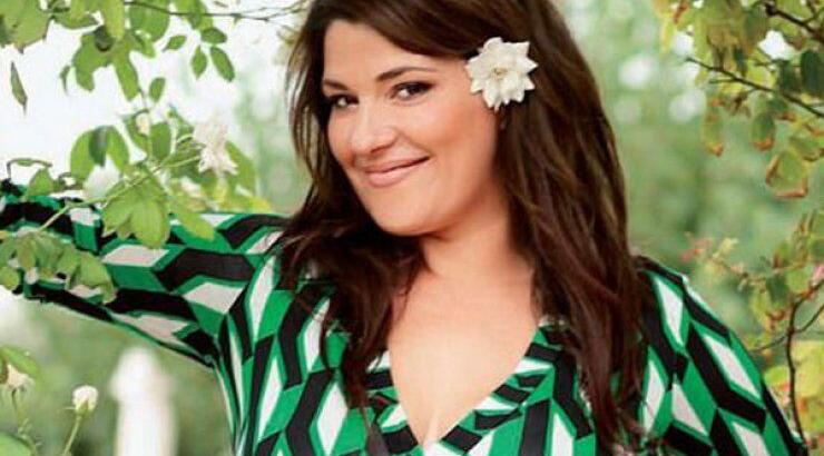 Η Κατερίνα Ζαρίφη με μαγιό δίπλα στον Νίκο Αναδιώτη