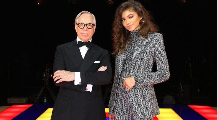 Η Zendaya αναβιώνει όλες τις τάσεις των 70’s μέσα από την πρώτη της συνεργασία με τον Tommy Hilfiger