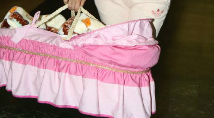 Επώνυμη Ελληνίδα μας συστήνει τη νεογέννητη κόρη της!