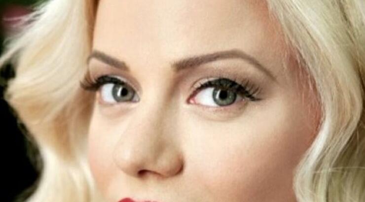 Παραμορφωμένο το πρόσωπο της Ζέτας Μακρυπούλια! [βίντεο]