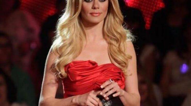 Ζέτα Μακρυπούλια: Ετοιμάζει τη δική της σειρά ρούχων