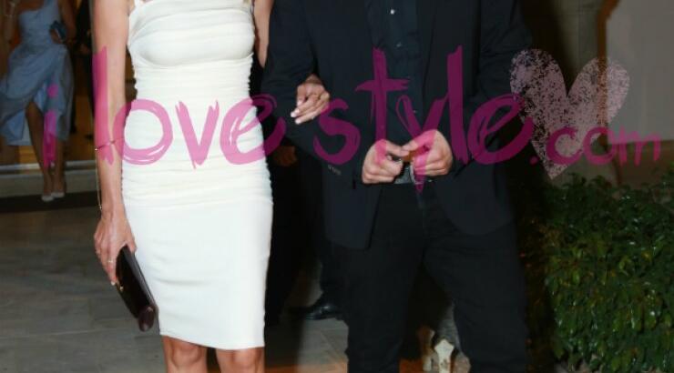 Τρελά ερωτευμένη! Η Ζέτα Μακρυπούλια στην αγκαλιά του Μιχάλη Χατζηγιάννη σε συναυλία του!