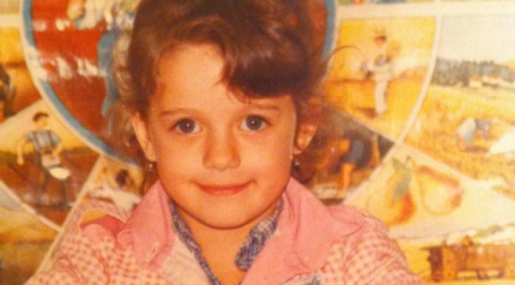 Ποια πανέμορφη παρουσιάστρια είναι το κοριτσάκι στη φωτογραφία;