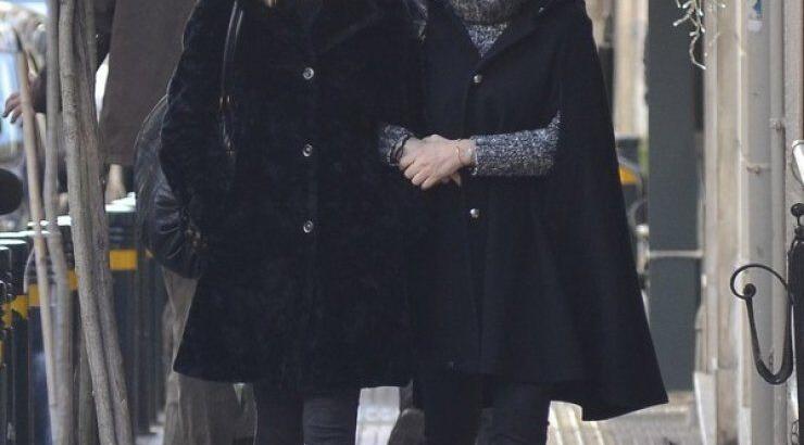 Ζέτα Μακρυπούλια: Αγκαλιά με τα δίδυμα Ρέβη – Τότσικα! [εικόνα]