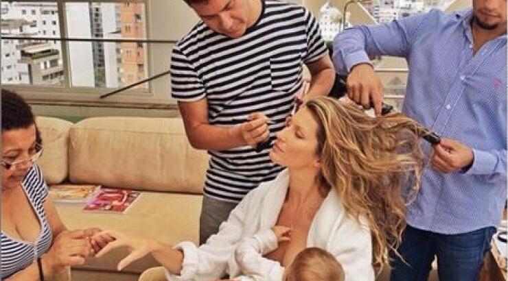  Ζιζέλ: Θηλάζει την ώρα που εργάζεται