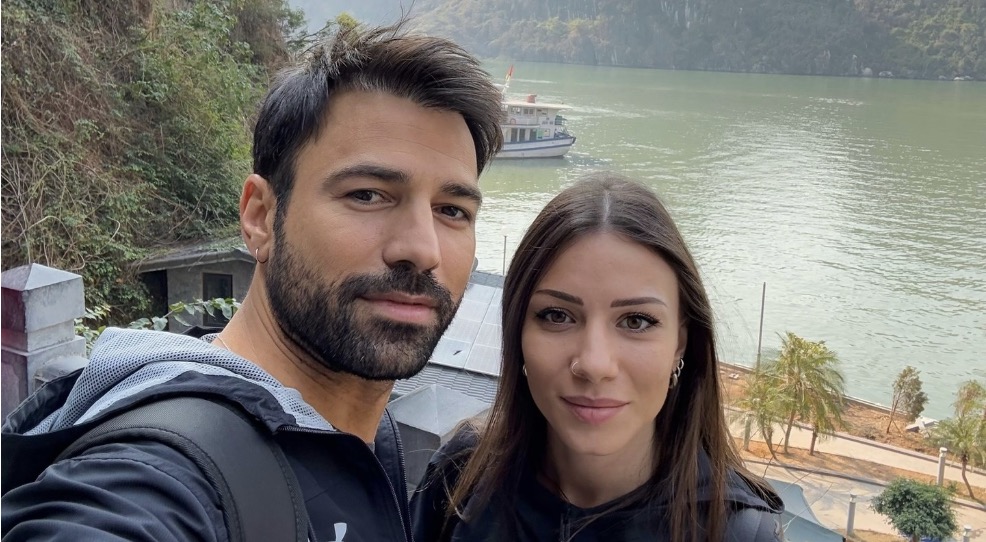 Ανδρέας Γεωργίου: Φωτογράφισε την κόρη τους στον πάγκο της κουζίνας και τη σύζυγο του να μαγειρεύει