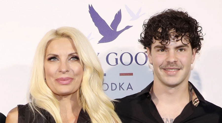 Άγγελος Λάτσιος: Η αγκαλιά στην Ελένη Μενεγάκη για τα 56α γενέθλια της [εικόνα]