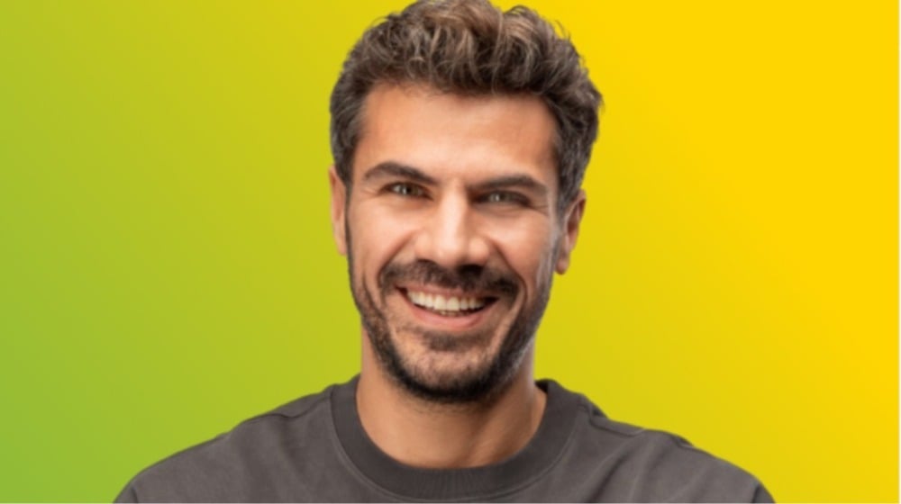 Άκης Πετρετζίκης:  «Η Αχχίλειος πτέρνα ενός πατέρα είναι η κόρη του» [βίντεο]