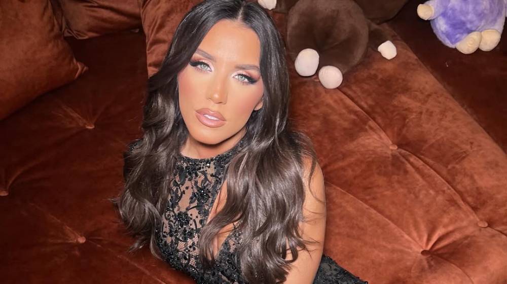 Ιουλία Καλλιμάνη για το επεισόδιο με θαυμαστή της: «Αν γύριζα τον χρόνο πίσω, μπορεί να του έλεγα και συγγνώμη» [βίντεο]