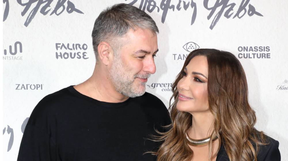 Δέσποινα Βανδή: Το φιλί στον Βασίλη Μπισμπίκη στην πρεμιέρα της [βίντεο]