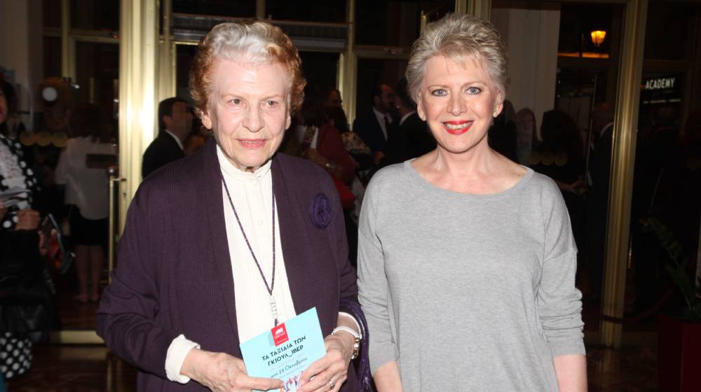 Δύσκολες ώρες για την Έλενα Ακρίτα – «Έφυγε» η μητέρα της 