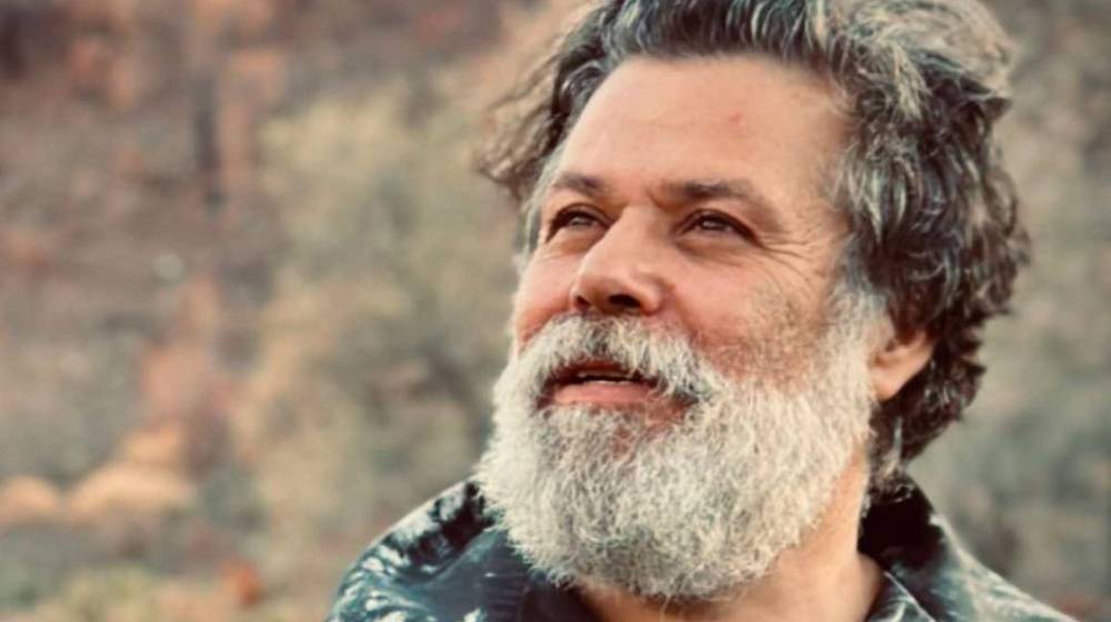 Συγκινημένος ο Βασίλης Μιχαήλ στα 50α του γενέθλια – Η φωτογραφία από το παρελθόν 