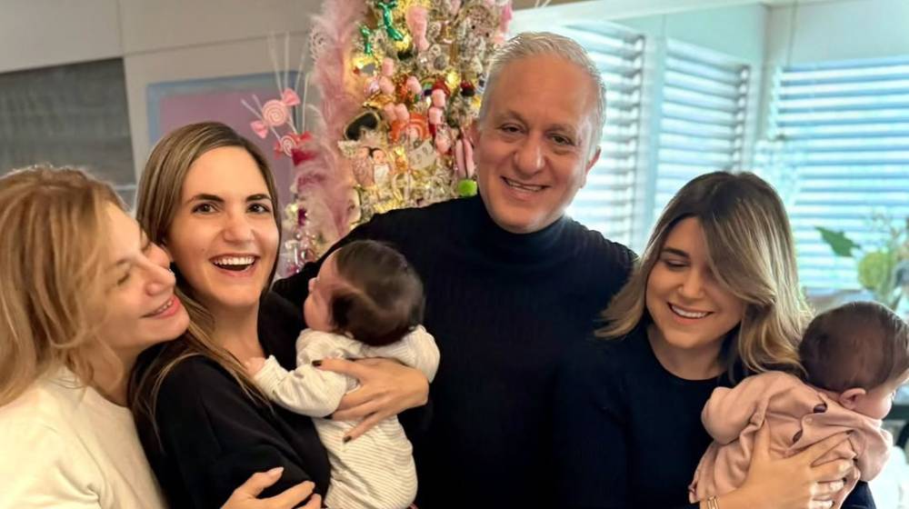 Νίκος Τορναρίτης: Πόζαρε αγκαλιά με τις εγγονές του ανήμερα της γιορτής και των γενεθλίων του [εικόνα]