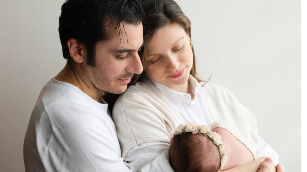 Νίκη Δραγούμη - Βασίλης Χαραλάμπους: Εντυπωσιακή οικογενειακή φωτογράφηση [εικόνες]